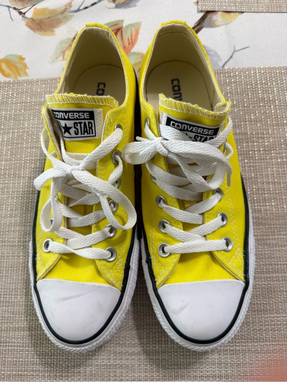 Converse ' Chuck Taylor All Star Low Top Sneakers - Yellow Womens Size 8